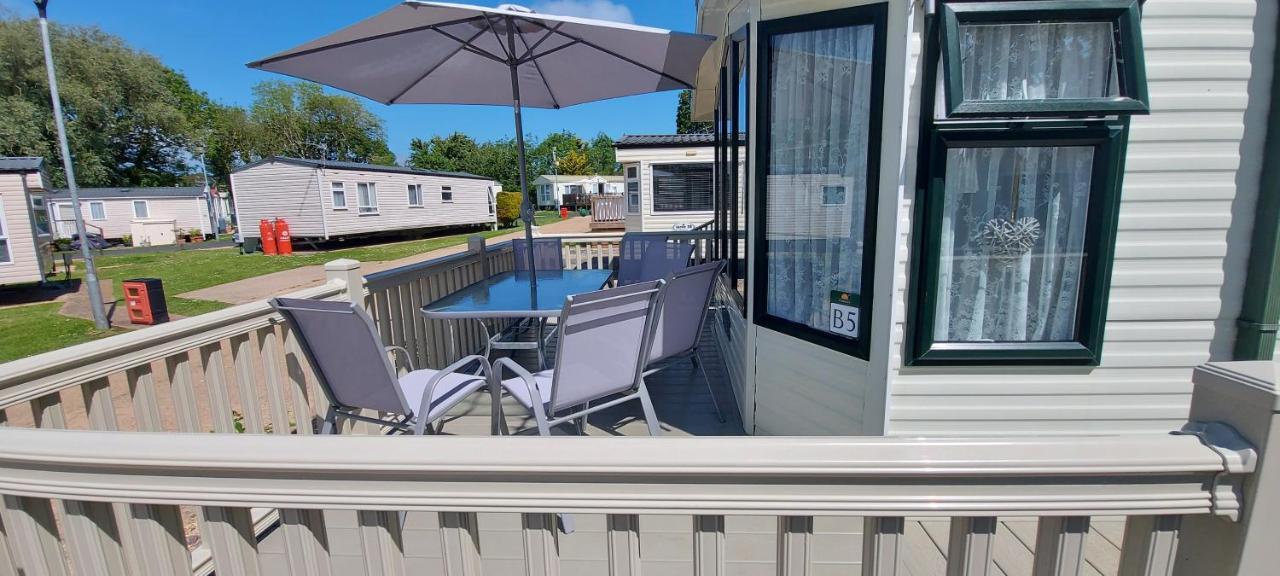 A Fashionable Caravan In A Peaceful Seaside Town Sandown Exterior photo