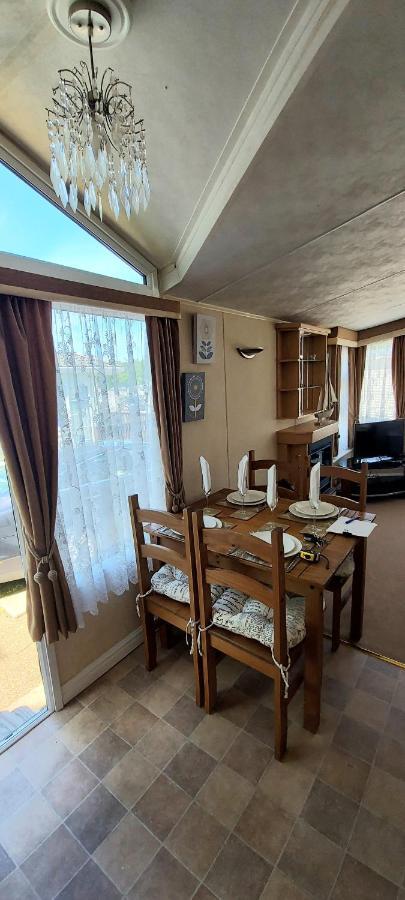 A Fashionable Caravan In A Peaceful Seaside Town Sandown Exterior photo